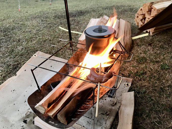 コメ炊くよー
焚き火+チタン鍋で上手く炊けるかなー 
