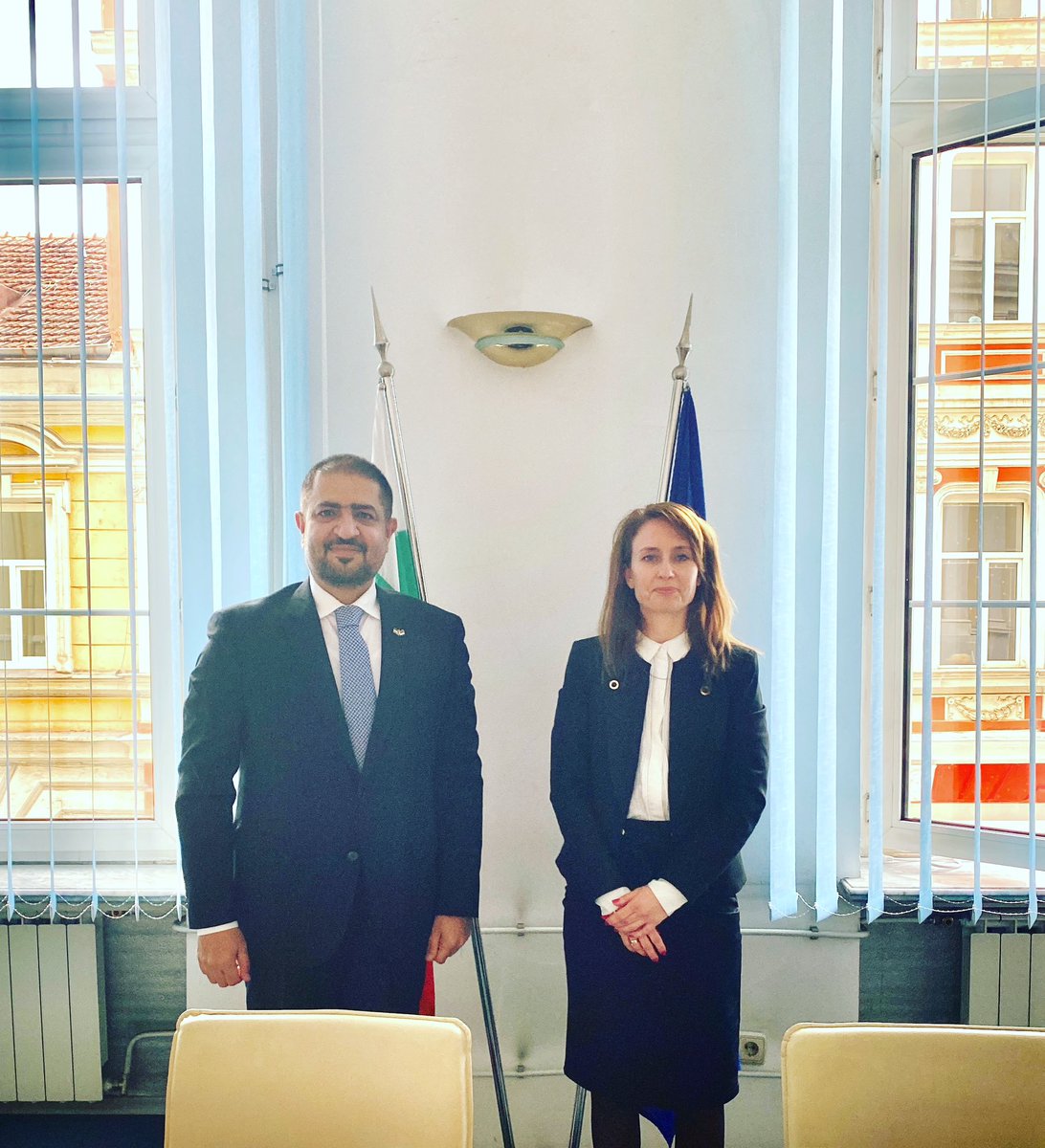 UAEinSofia's tweet photo. التقى الدكتور/ حمد العوضي، نائب رئيس البعثة، مع سعادة/ كريستينا فلاديميروفا، مديرة ادارة التعاون الاقتصادي الخارجي في وزارة الاقتصاد البلغارية، لبحث العلاقات الاقتصادية والتجارية بين الدولتين وسبل تطوير��ا.
#MOFAIC #OFMUAE https://t.co/7JpG2uQZ39