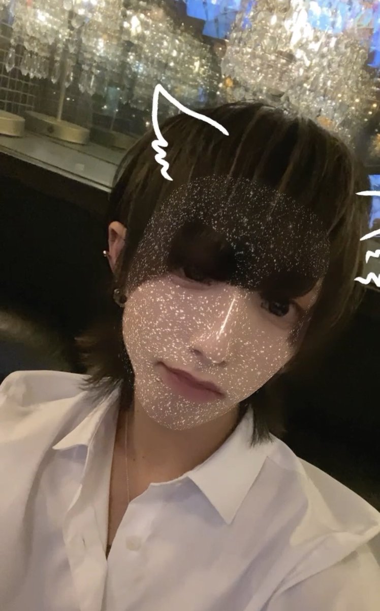 _ureP's tweet photo. 19歳165センチ48キロの低身長だし未成年だからノンアル営業で姫カットから髪変えたら売れないバンドマンみたいって言われるけど毎日鏡みてたら大抵のことはふ〜んで済む。 https://t.co/XHn4HEFykD