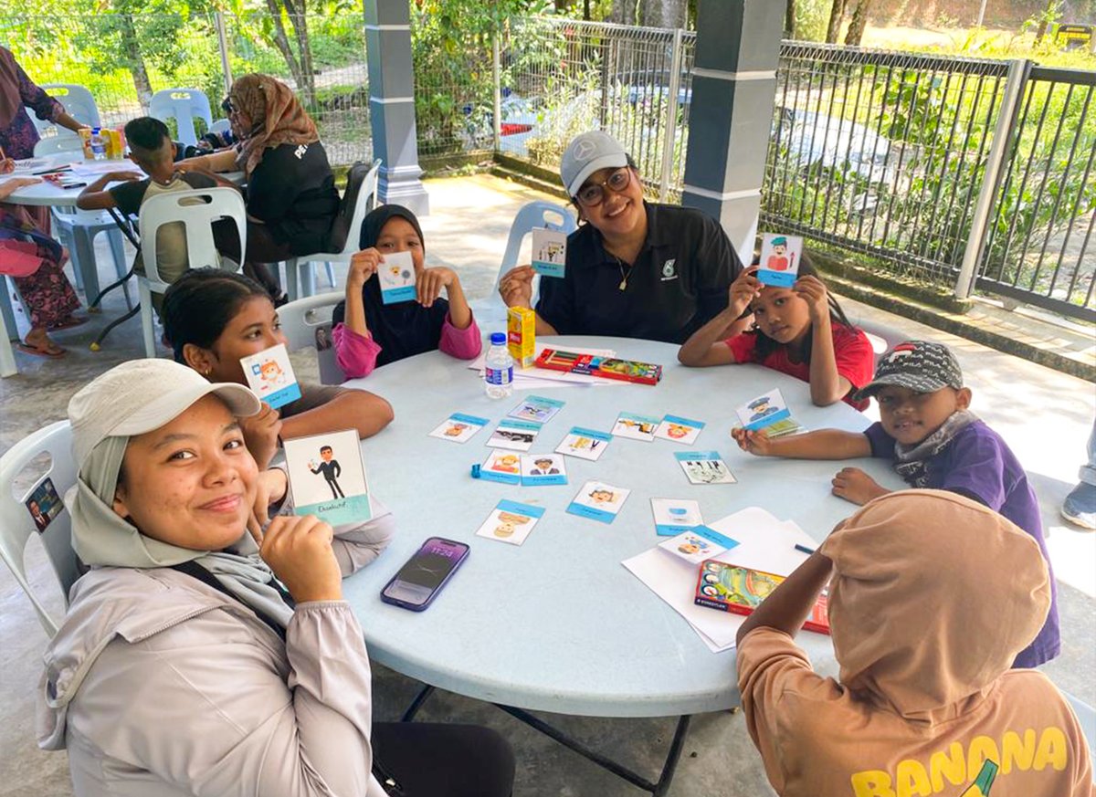 Orang Asli children from Sg Gabong, Bentong village, share their aspirations on what they want to be when they grow up. Through Rays of Hope, our mission is to implement learning programmes in Orang Asli villages by 2030.

#PETRONAS #PassionateAboutProgress #PoweringKnowledge