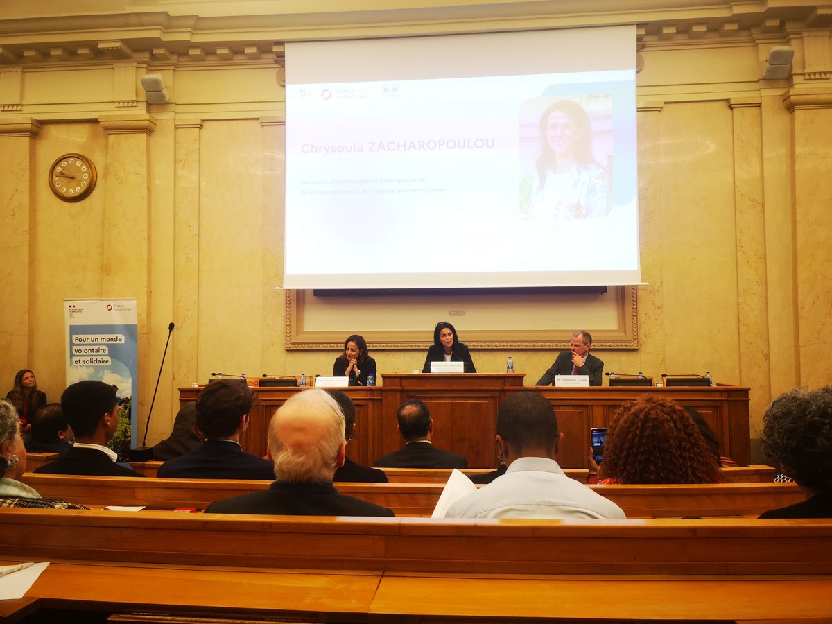 Merci <a href="/Amelia_LKF/">Amelia Lakrafi</a> et <a href="/FVolontaires/">France Volontaires</a> pour l'organisation de ce colloque sur le volontariat international.
Une belle matinée qui s'annonce riche en échanges.