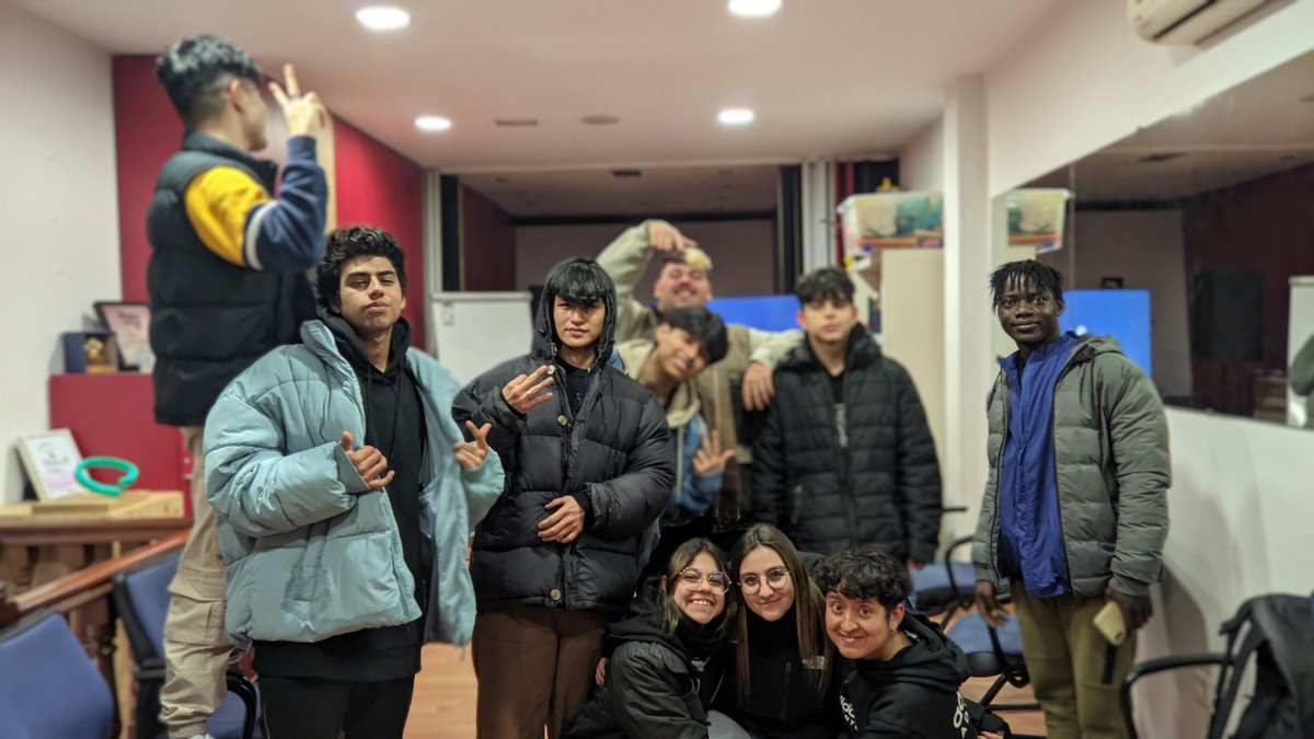 asocgaraje's tweet photo. 1️⃣ 2️⃣ 3️⃣ 4️⃣ 📸
#TardesDeGaraje
Con la mente y el foco en el metaverso de #VERSOMETA 🤯 https://t.co/mnGyiywLts