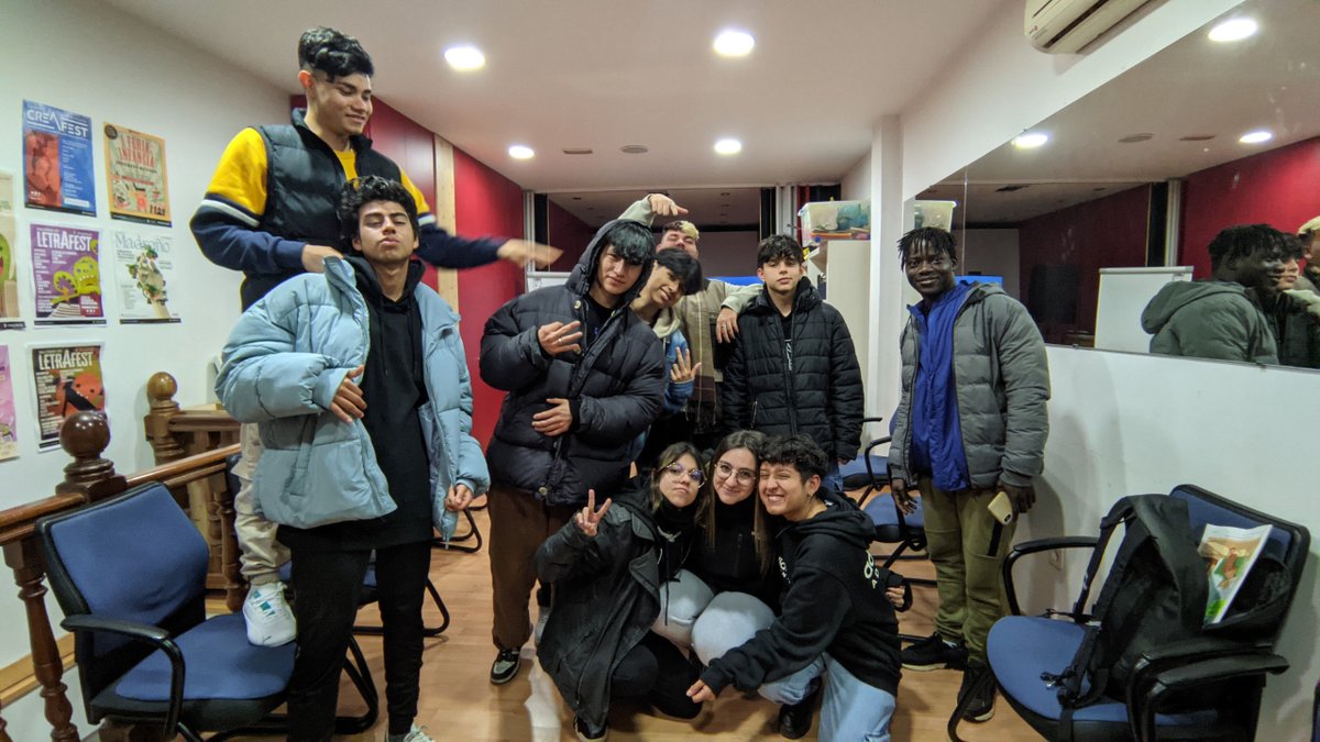asocgaraje's tweet photo. 1️⃣ 2️⃣ 3️⃣ 4️⃣ 📸
#TardesDeGaraje
Con la mente y el foco en el metaverso de #VERSOMETA 🤯 https://t.co/mnGyiywLts
