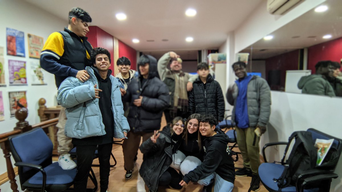 asocgaraje's tweet photo. 1️⃣ 2️⃣ 3️⃣ 4️⃣ 📸
#TardesDeGaraje
Con la mente y el foco en el metaverso de #VERSOMETA 🤯 https://t.co/mnGyiywLts