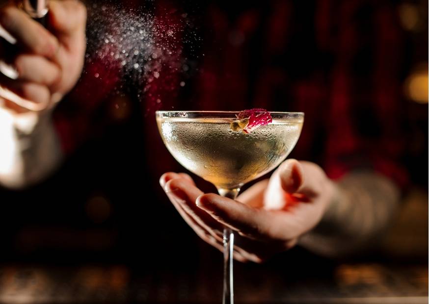 DorecaItalia's tweet photo. Per essere sempre al passo con le ultime novità, scopri tutte le tendenze dell'arte della mixologist per il 2023. Leggi qui!🍸🍸
#Doreca #mixology
https://t.co/qJCs7J1wEH https://t.co/pjB5pGvylD