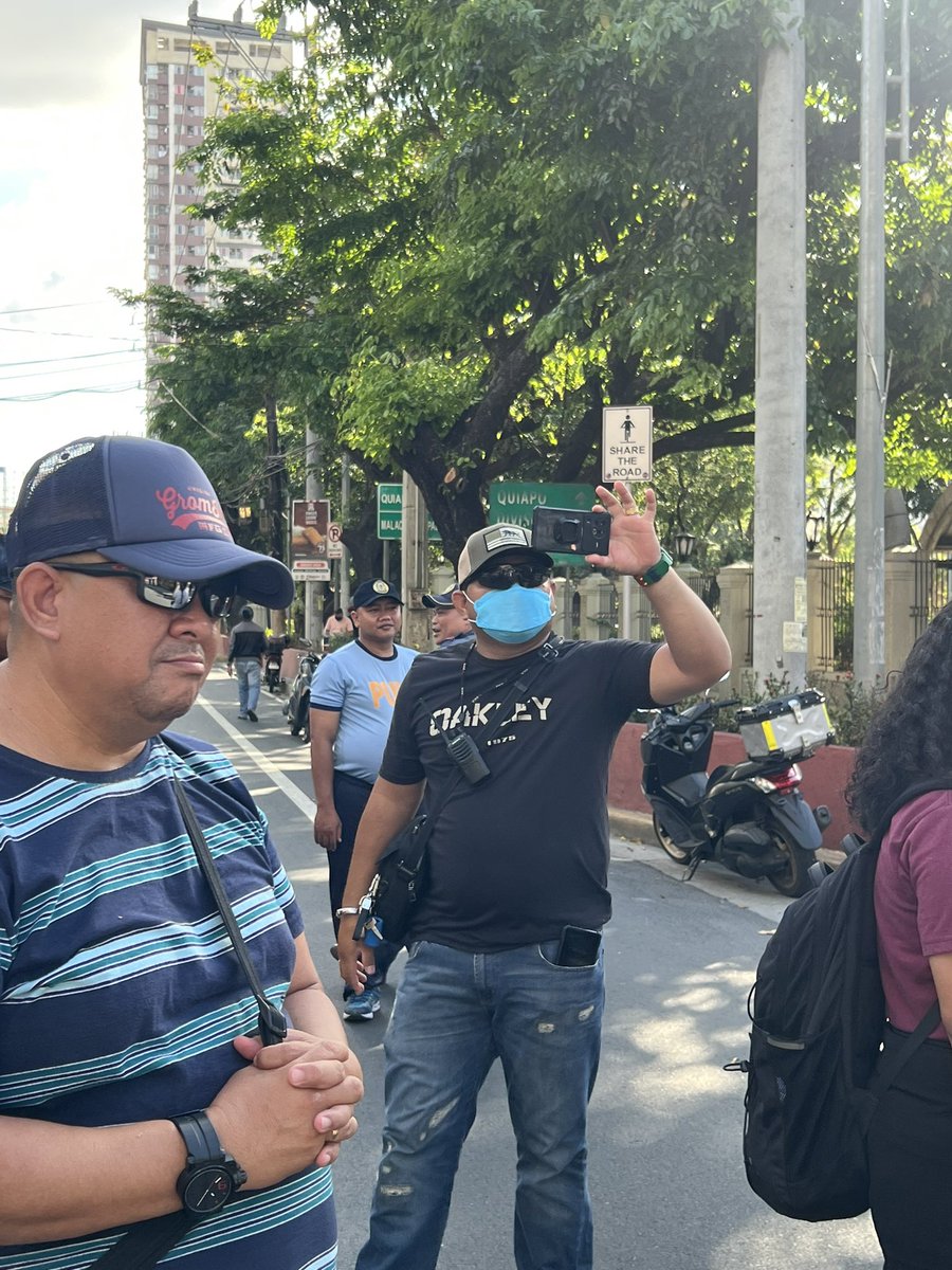 RachVillamor's tweet photo. Spotted @ UST: confirmed police officers in civilian clothes taking pictures of students conducting a peaceful protest against Mandatory ROTC. 

Harap-harapan ka pa nilang pipicturan, for “profiling” purposes daw kasi masama daw ang ginagawa namin. https://t.co/FIjrR8Jx05