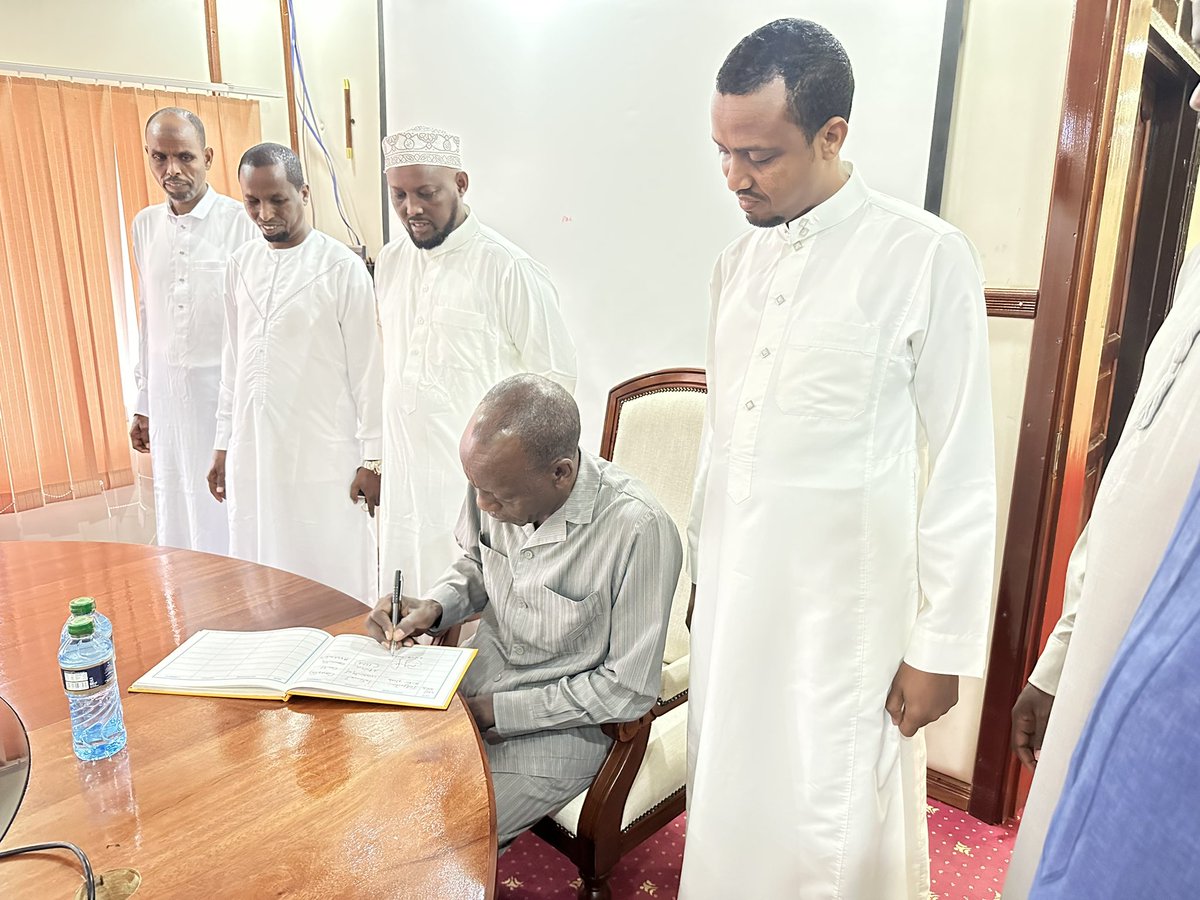 adanafk's tweet photo. Earlier today I received at Mandera County Assembly, Dr. Tadjadine Bechir who is the Director of External Relation and Graduate affairs at international university of Africa-Sudan. As Alumni of this university am extremely happy to have him around.@MohamedAKhalif @iua_university https://t.co/zIrA4nzUoD