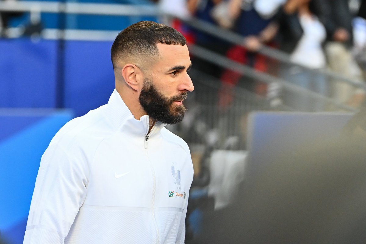 ActuFoot_'s tweet photo. 🚨 Invité par la FFF pour un hommage ce soir, Karim Benzema a répondu par mail "qu’il n’était pas disponible", indique @lequipe. https://t.co/fmZDPBA7U3