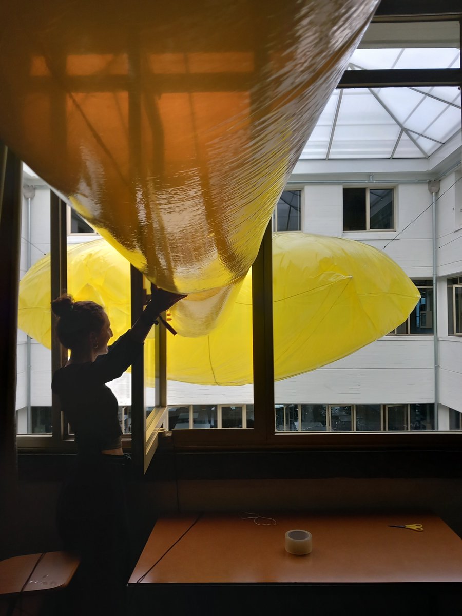NuriaP9's tweet image. Preparando la @fetsac Creo que #pradapoole estaría orgulloso
#infatable #arquitectura #arquitecturainflable #architect #ball #arquitecturaefimera #efimera #ephemeral #lightweight #structures #specialstructure #fly  #yellow #build #construccion #etsac #coruna #fetsac #corunamola