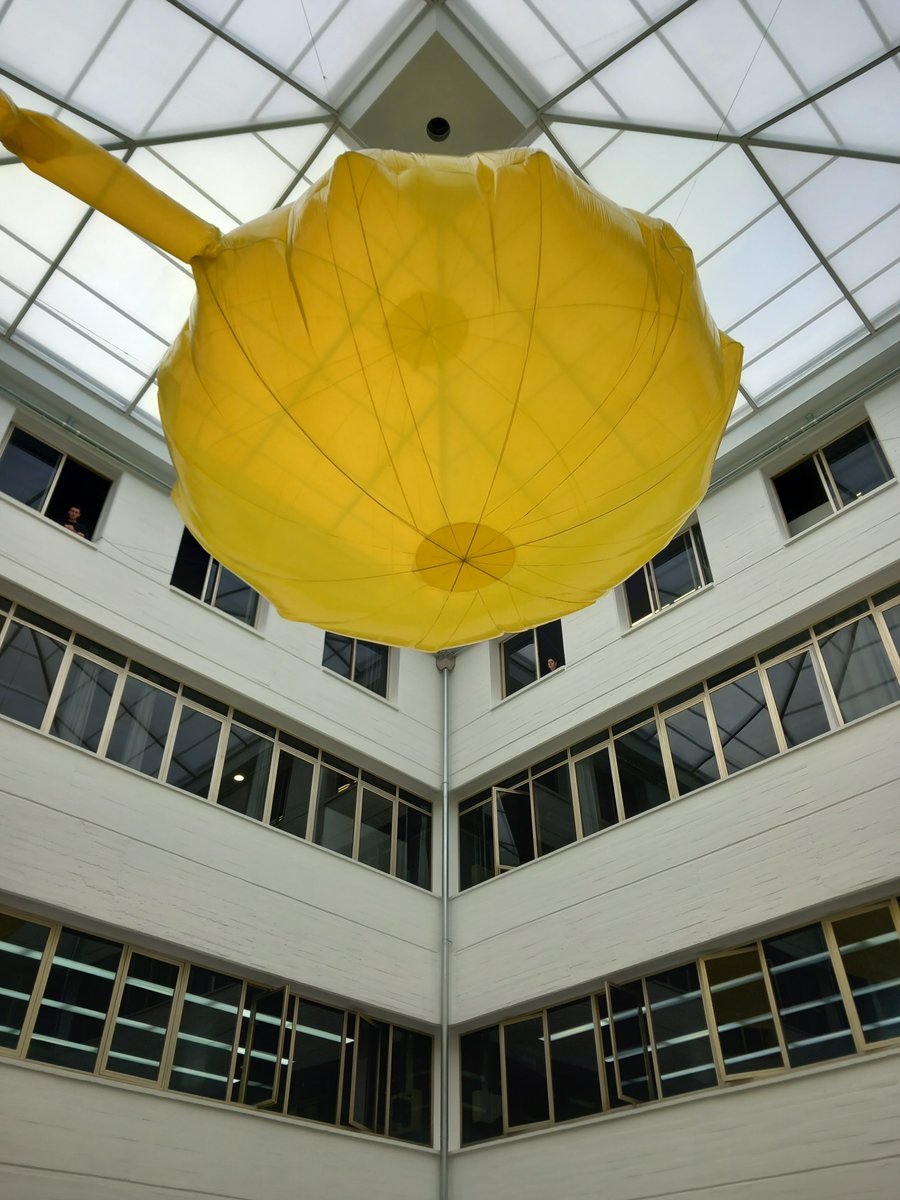 NuriaP9's tweet image. Preparando la @fetsac Creo que #pradapoole estaría orgulloso
#infatable #arquitectura #arquitecturainflable #architect #ball #arquitecturaefimera #efimera #ephemeral #lightweight #structures #specialstructure #fly  #yellow #build #construccion #etsac #coruna #fetsac #corunamola