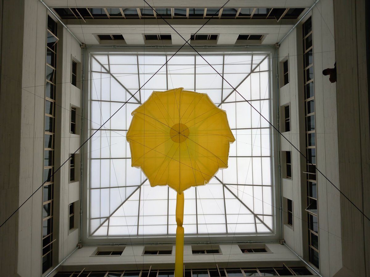 NuriaP9's tweet image. Preparando la @fetsac Creo que #pradapoole estaría orgulloso
#infatable #arquitectura #arquitecturainflable #architect #ball #arquitecturaefimera #efimera #ephemeral #lightweight #structures #specialstructure #fly  #yellow #build #construccion #etsac #coruna #fetsac #corunamola