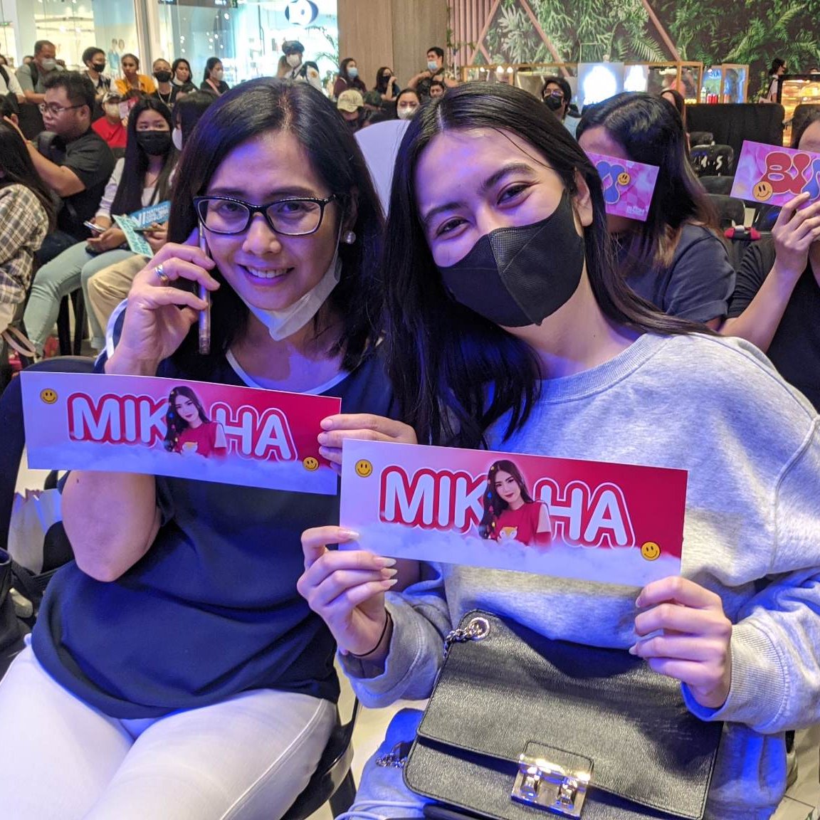 BiniMikhaOFC's tweet photo. Mikha's mom and sister are here to support babi!🥳❤️ See you later, @bini_mikha!

BINI HEATS UP CLOVERLEAF

#BINI_FeelGoodMallTour 
#BINI @BINI_ph https://t.co/DaC2Wdu8Sk