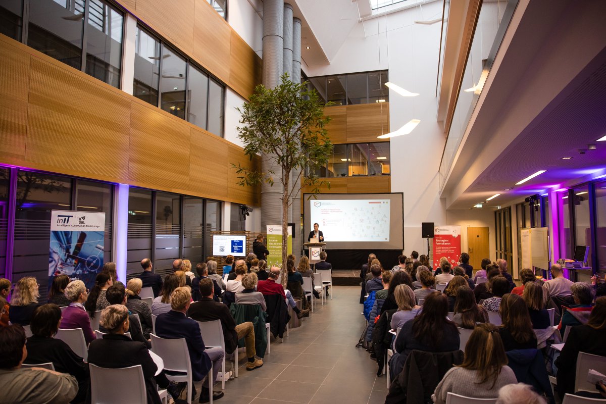 Startschuss für das #Parkinsonnetz #OstwestfalenLippe+ geglückt: Klinikum #Lippe und #AbbVie verbessern mit starken Partnern die Parkinsonversorgung in der Region. klinikum-lippe.de/startschuss-pn…. #parkinsonnetzostwestfalenlippe #parkinson #starkenetzwerke