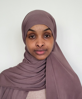 thejournal_ie's tweet photo. Gardaí are seeking the public's assistance in tracing the whereabouts of 15-year-old Sagal Mohamuud Hassan, who was last seen in Drogheda, Co. Louth on Sunday at around 11am.

Sagal is described as being 5’ 1” in height with a slight build. https://t.co/AbOcIeCPfy