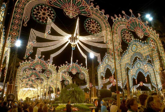 twinocox's tweet photo. ¡Hablemos de ferias! A menudo se desata la polémica sobre cuál es mejor, si la Feria de Jerez o la Feria de Sevilla. La Feria de Jerez tiene una serie de características que la hacen única y especial. ¿Quieres saber por qué? ¡Sigue leyendo! #FeriaDeJerez #Andalucía" https://t.co/ntEr86FtYF