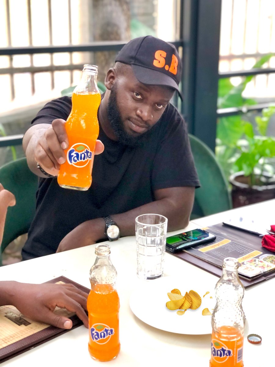 Sesabat's tweet image. These days bampita Uncle @fanta atte gwe ompita otya?!! weekend vibes mulo naye Mbulizako seeka oyo nti esawa ziweze meka ku simu ye?!!😭 #coloureverymoment #wekeepitmoving mpozi HBD esther sis wa Bruno k