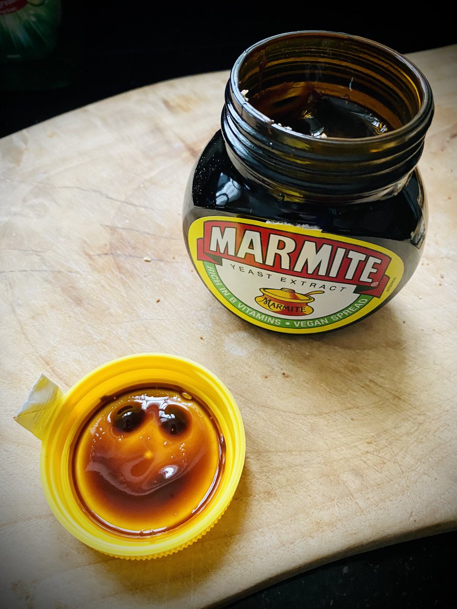 mihaelh's tweet photo. Beautifully captured moment ⁦@marmite⁩ #TeamLove https://t.co/n4RBjWE2Fl