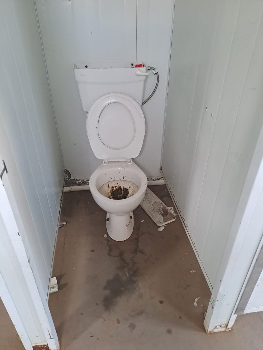Almost done with Willows farm school. #EFFMangaungWard18 led by <a href="/GroundQueen/">Chair Mathapelo</a> has moved to Phuthanang farm school which hasn't had electricity since January. Toilets are a mess because pressure pump can't pump water. Councillor <a href="/SebolaoBaba/">#BabaSebolaoDetachment</a> here to help fix infrastructure.