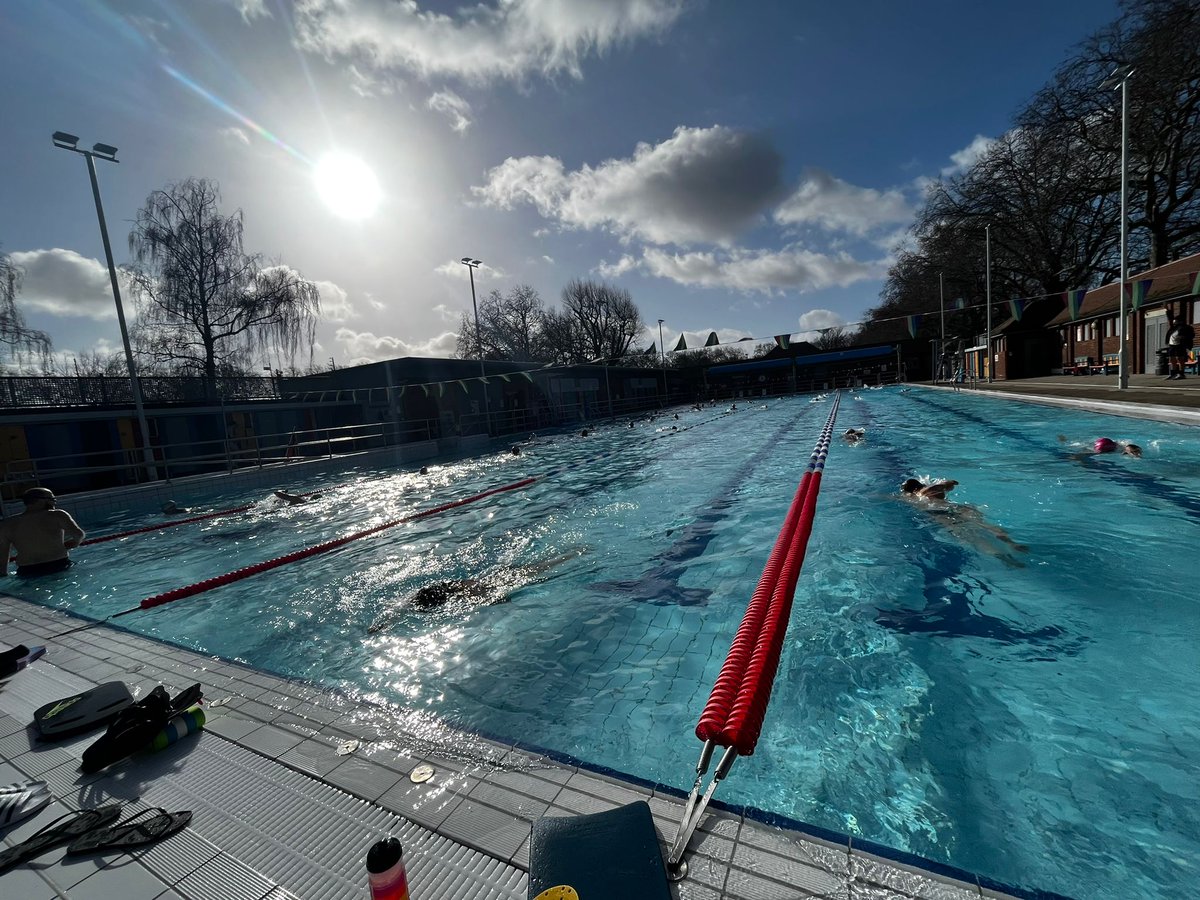 LDNFieldsLido's tweet image. If you have not noticed yet...the sun is out!!! #swimforall #londonfieldslido