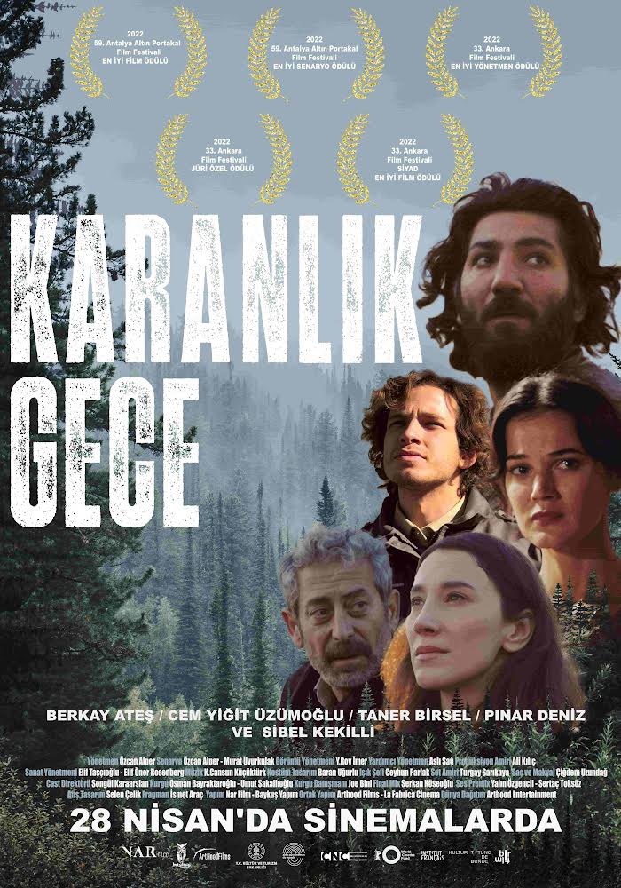 TvDunyasii's tweet photo. Suç ve gerilim filmi olan ‘Karanlık Gece’nin başrollerini ise Berkay Ateş, Cem Yiğit Üzümoğlu, Taner Birsel, Pınar Deniz ve Sibel Kekilli paylaşıyor. Türkiye-Fransa-Almanya ortak yapımı filmin görüntü yönetmenliğini Y. Roy Imer üstleniyor.
 
Nar Film, BKM ve Baykuş Yapım’ın yapımcısı olduğu #KaranlıkGece Bir Film dağıtımıyla 28 Nisan’da vizyona girecek.