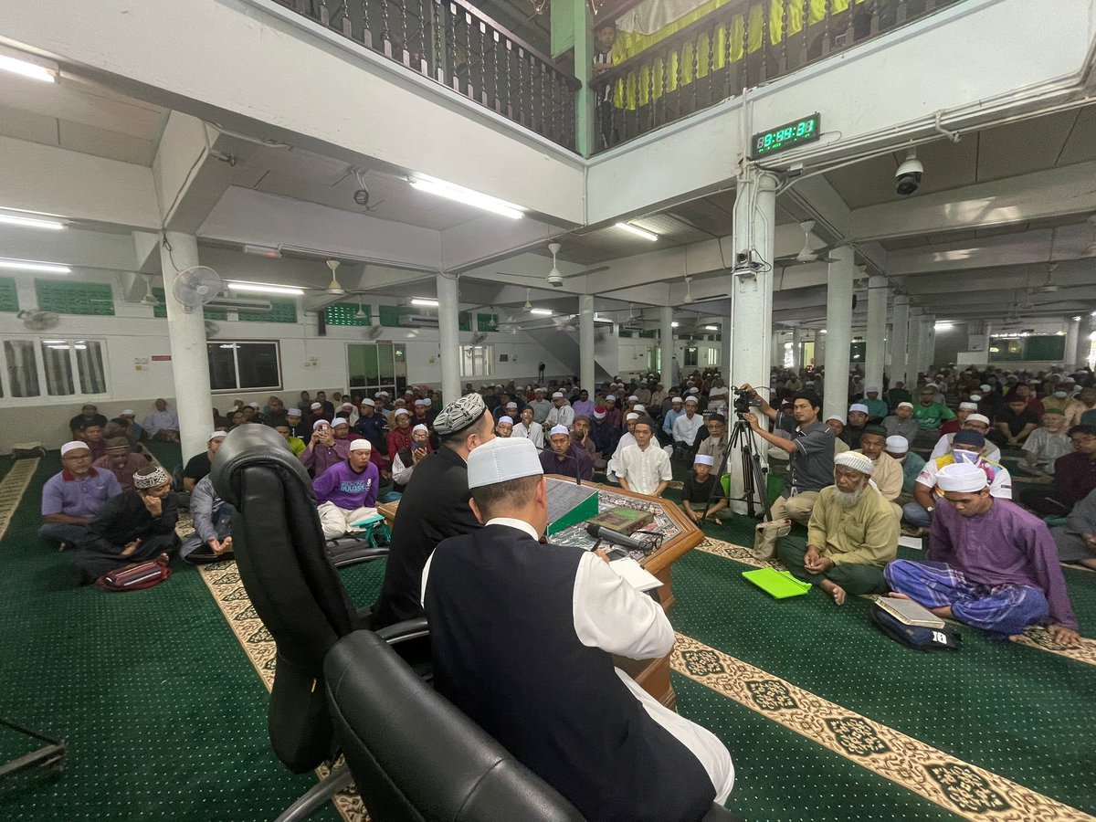 udtsb's tweet photo. Uluslararası Doğu Türkistan STK’lar Birliği öncülüğünde, Doğu Türkistan Basın ve Medya Derneği Başkanı Abdulvaris Hotan ve Doğu Türkistan Ulemalar Birliği Başkan yardımcısı Mahmudjan Damollam başkanlığındaki heyet, Malezya’nın farklı şehirlerine giderek cami cemaatleri ve kanaat önderleri ile görüşüp Doğu Türkistan’da devam eden soykırımı, Doğu Türkistan davasını ve Doğu Türkistan’da ramazanın nasıl geçeceğini anlattı.

#DoğuTürkistan
#Ramazan