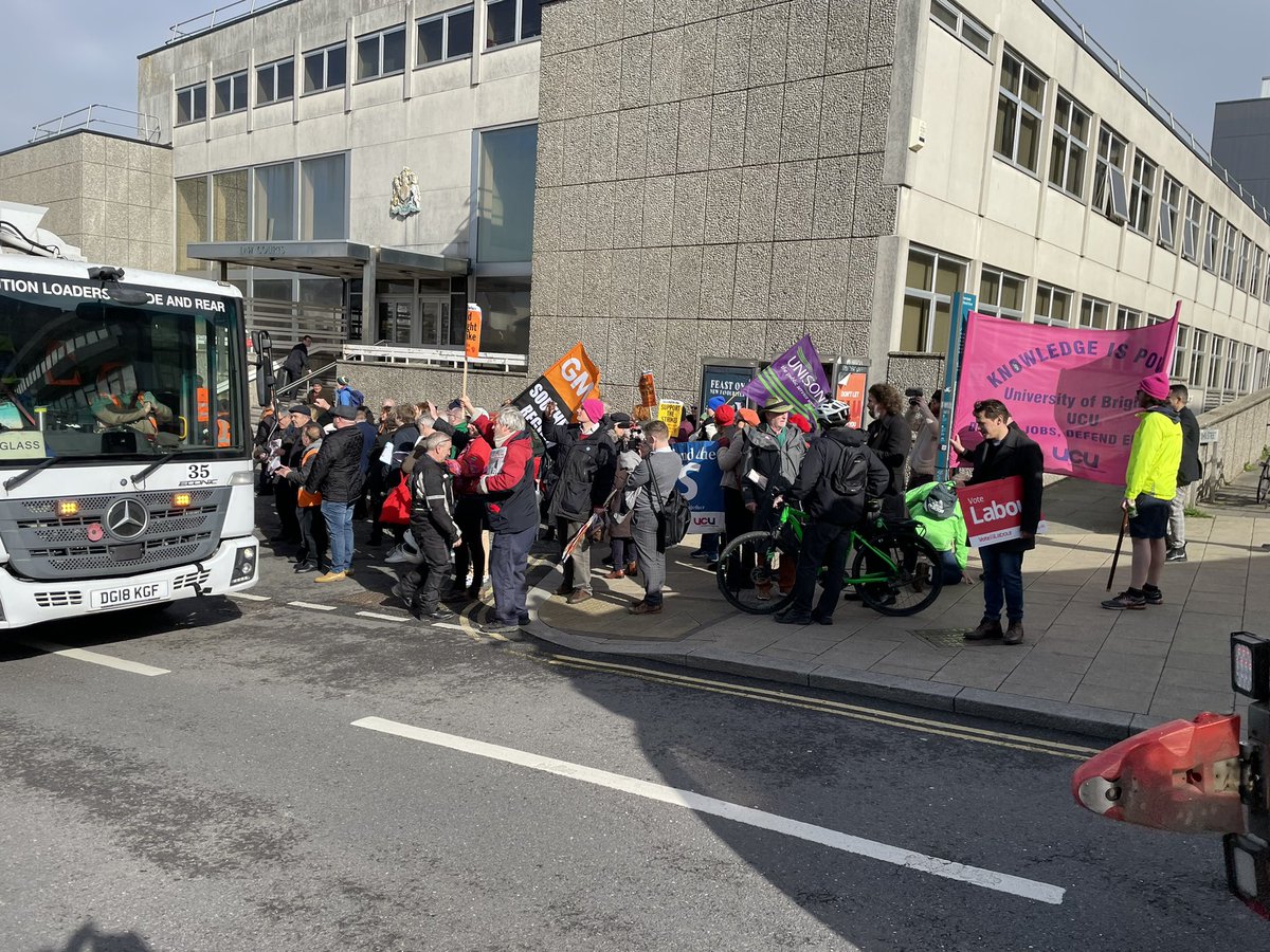 BrightonHoveTUC's tweet photo. Big show of support for #GMB3 outside Brighton Magistrates. https://t.co/dehcGkNn7D