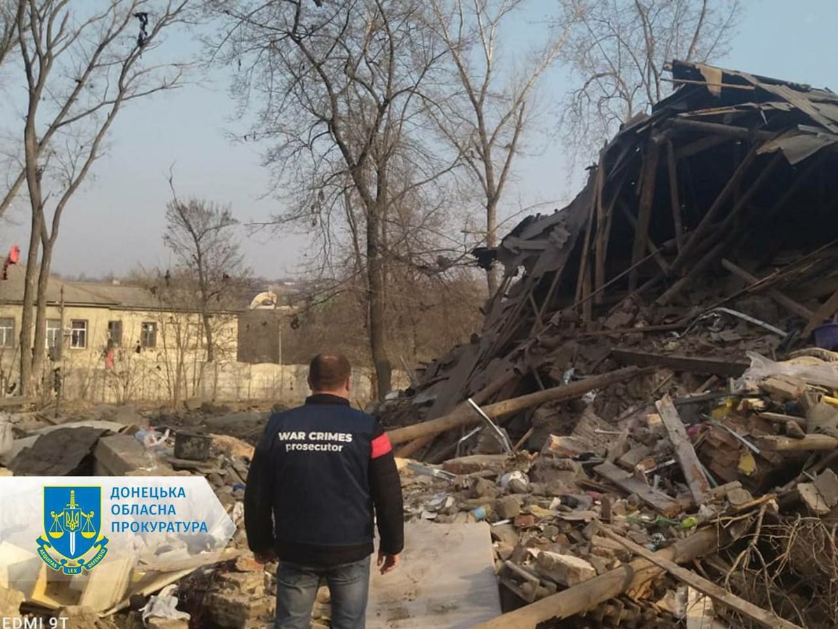 __kurlyk_'s tweet photo. #russianstheterrorists shelled the point of invincibility in #kostyantynivka, #Donetsk region, 

3 people were killed.

dung nation
#RussiaIsATerroristState #ArmUkraineNow #RussianUkrainianWar #RussianWarCrimes #ATACMSforUkraine #tanksforukraine https://t.co/lSP7kPA5fs