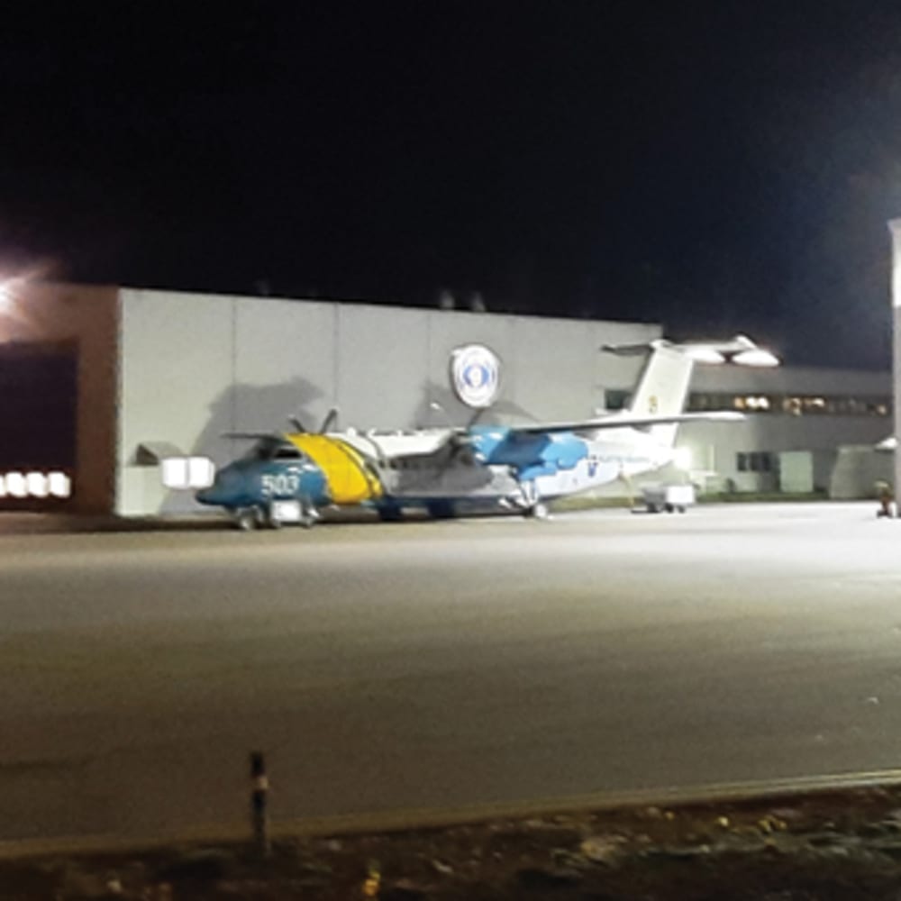 Energisystem's tweet photo. Kustbevakningen i Nyköping belyser plattan med Titan https://t.co/yt8hmYohGF https://t.co/OFANCY5xMG