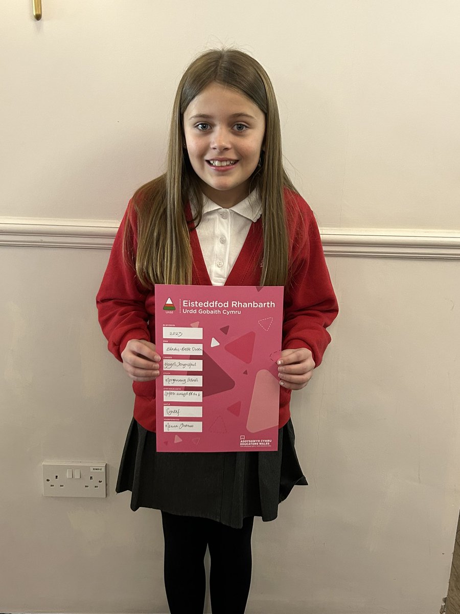 YGGTonyrefail's tweet photo. Llongyfarchiadau mawr i Eladie-Belle 1af ar y Llefaru  Bl 5 a 6! Huge congratulations to Eladie-Belle on winning firts price for reciting at the eisteddfod. Gwych!! 👏👏👏😄 https://t.co/Y7a29tsGpy
