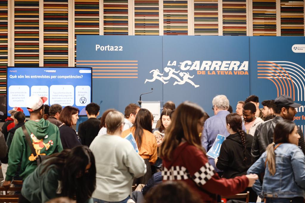 barcelonactiva's tweet photo. Celebrem 20 anys de #Porta22! 🎉
🔴 Comença l'acte per commemorar el vintè aniversari de l'equipament per l'ocupació de referència de Barcelona.
🔙🔜 Fem un recorregut històric sobre l'evolució de l'espai i mirem cap al futur per saber com adaptar-se al mercat de treball. https://t.co/ZKvr77WPLj