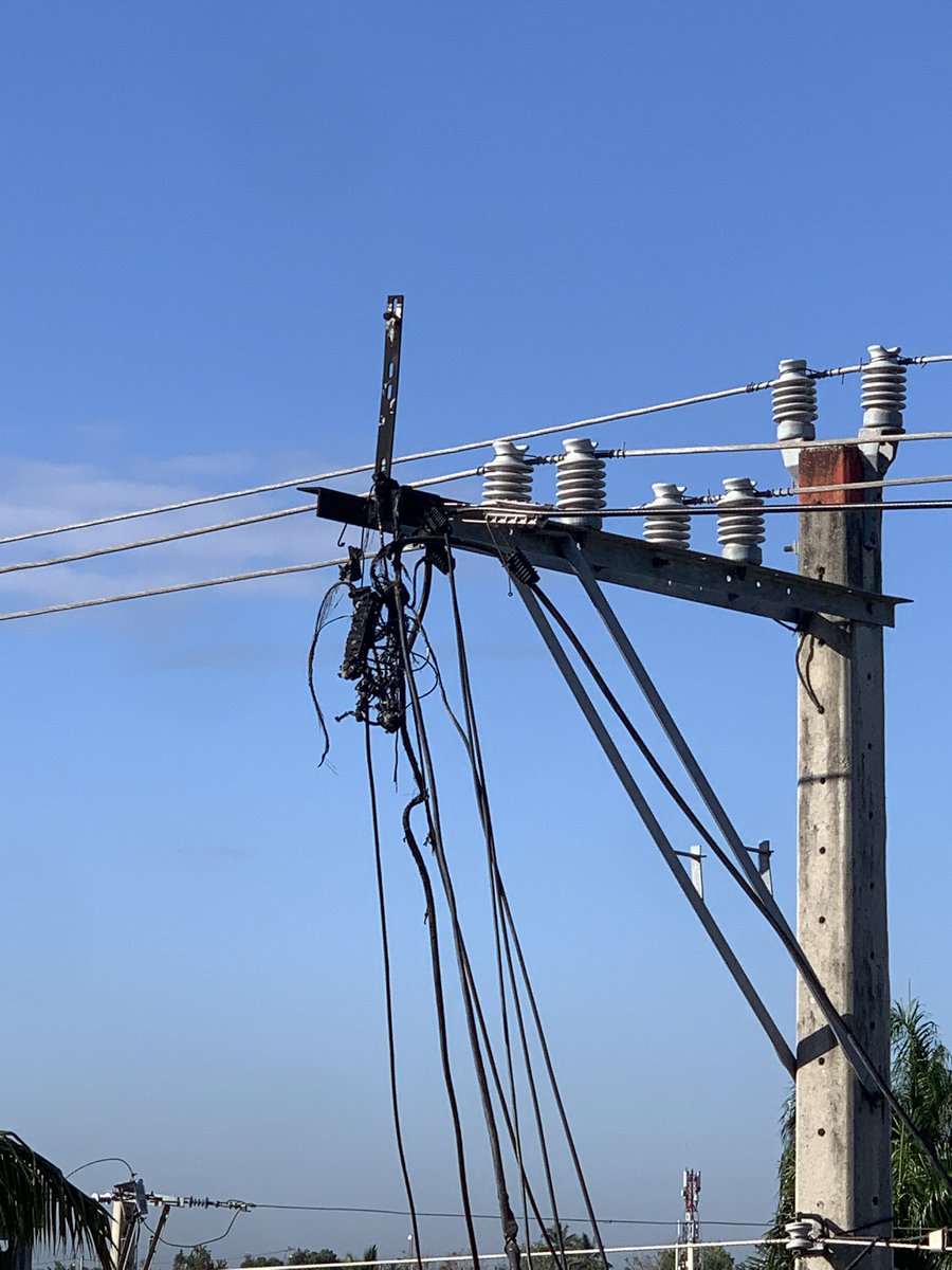 Antes de que eso pase, se hicieron varios reportes <a href="/EdesurRD/">Edesur Dominicana</a> y ahora no quieren resolver?? Atención ⚠️ <a href="/luisabinader/">Luis Abinader</a> <a href="/raquelarbaje/">Raquel Arbaje</a>
