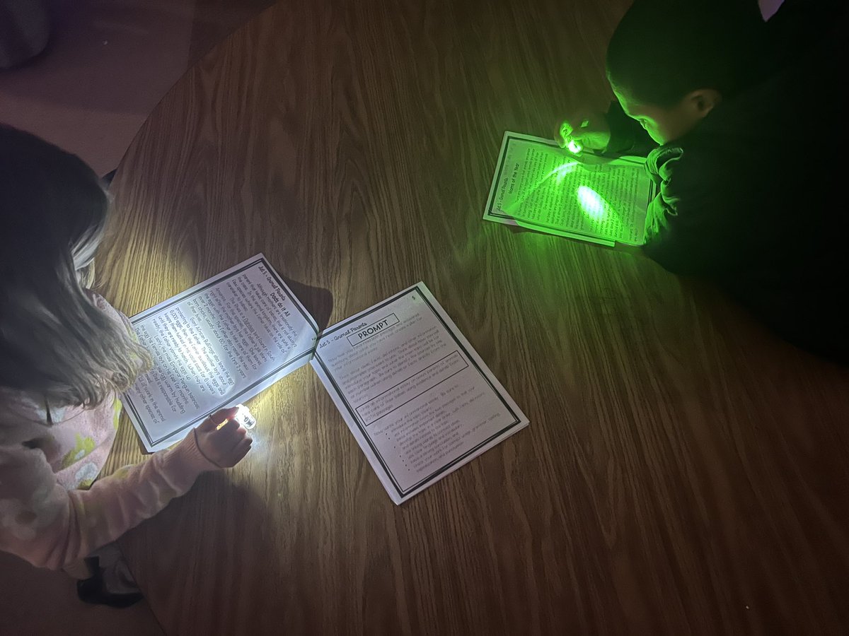 MissEllington_'s tweet photo. 📖🔦Flashlight Friday 🔦 📖  

Today we practiced reading two passages for comprehension and then we used those passages to practice our informational writing 📝

@rocker_ccsd @ClarkCreekSTEM @K_SmithCCSD @Mrs_Blakes https://t.co/tV4ZfAVPLA