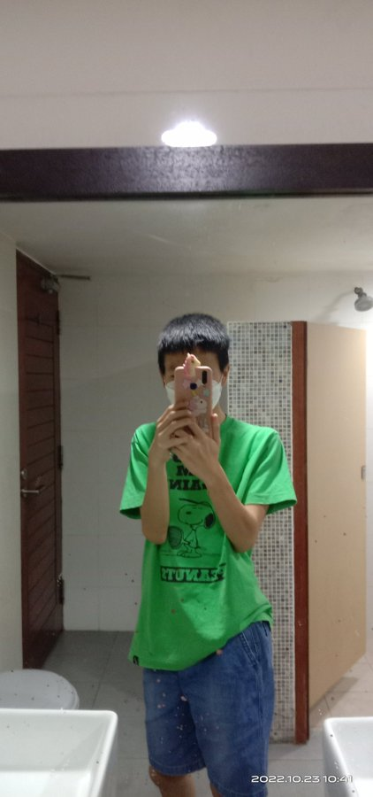 SamuelC1602's tweet photo. comparing all these 3 mirror selfies, which one is your favorite when it comes to phone case? https://t.co/JzVjBNBXCH