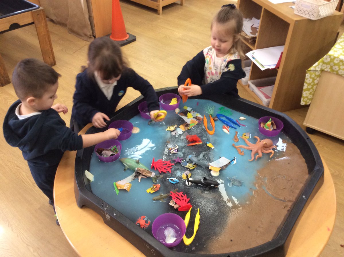 EgremontEYFS's tweet photo. We are learning how to keep our oceans clean and safe for the wildlife. We have used the tweezers to collect the rubbish from our tough tray ocean #environmentchallenge 🌊 🐙 🦈 🐠 https://t.co/N7HwpaOS7d