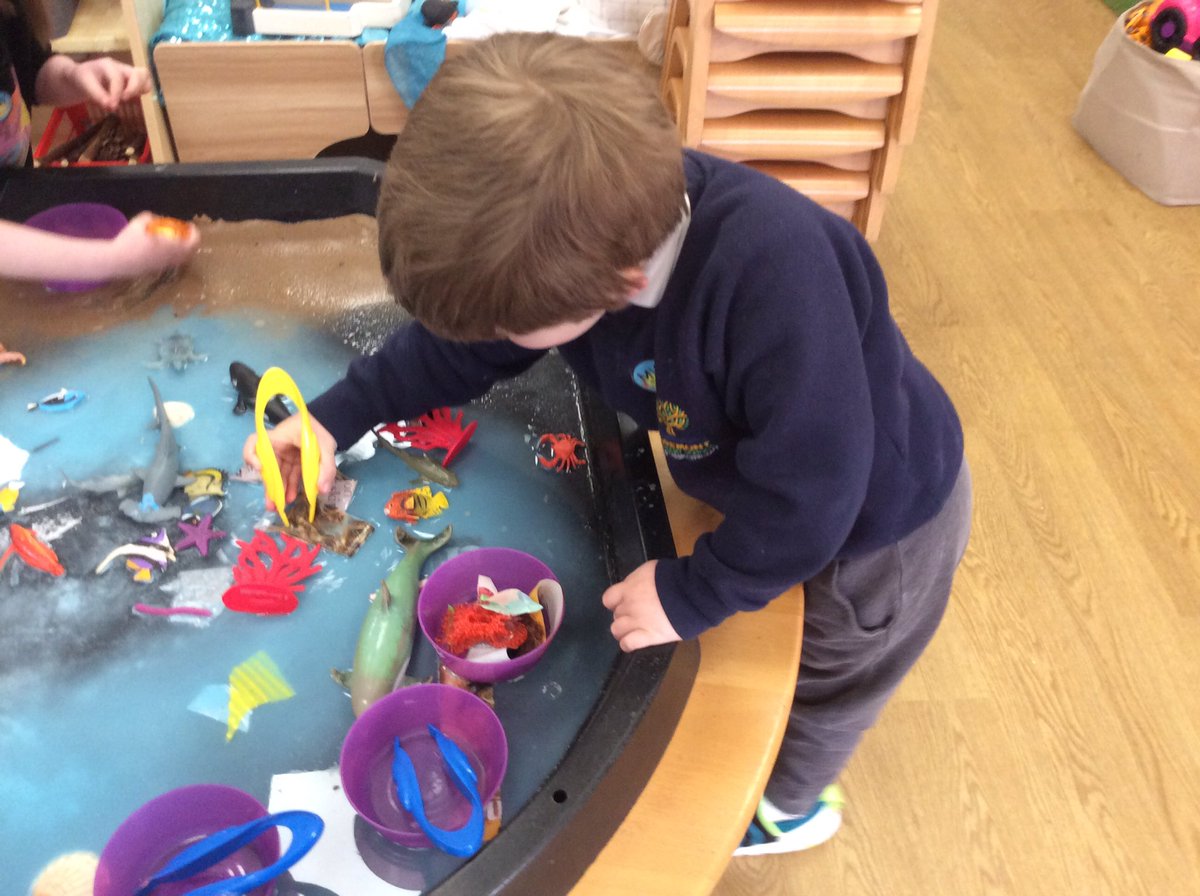 EgremontEYFS's tweet photo. We are learning how to keep our oceans clean and safe for the wildlife. We have used the tweezers to collect the rubbish from our tough tray ocean #environmentchallenge 🌊 🐙 🦈 🐠 https://t.co/N7HwpaOS7d