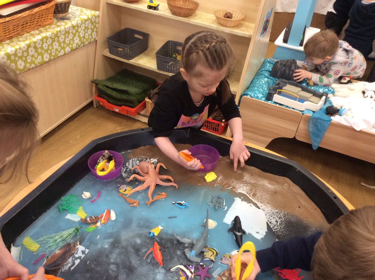EgremontEYFS's tweet photo. We are learning how to keep our oceans clean and safe for the wildlife. We have used the tweezers to collect the rubbish from our tough tray ocean #environmentchallenge 🌊 🐙 🦈 🐠 https://t.co/N7HwpaOS7d