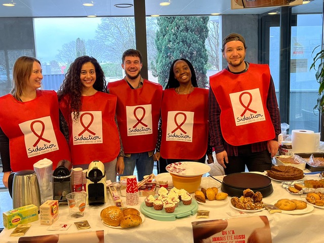 IRIM_life's tweet photo. Un grand merci a nos jeunes chercheurs pour gérer la "boulangIRIM" en soutien de @Sidaction venez nombreux gouter leurs creations! https://t.co/Fv2zSoX8lL
