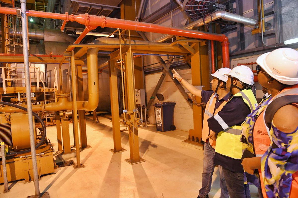 Kgosientsho_R's tweet photo. [DAY 5- ANKERLIG VISIT]:

This morning, I am visiting the Ankerlig Open-cycle gas turbines (OCGT) facility located in the Western Cape as part of the ongoing visits to the Power Stations. 

The second site visit today will be to the Koeberg Nuclear Power station. https://t.co/ZjyFLgZKgN