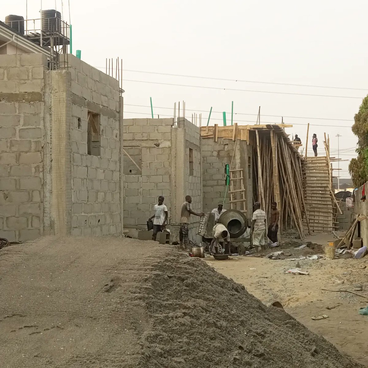 Behold_Homes's tweet photo. ONGOING PROJECT ‼️

NOW SELLING‼️ 
* 4 Bedroom Terrace Duplex
* Location: 2nd Toll Gate, Lekki, Lagos
* Outright Price: N65M
* 6 month plan: N68,250,000
* Initial deposit: N20M
* Title: Governor's Consent
Call 08168970740.
#Realestate #BorisJohnson #Tinubuinlondon #Panama #DSS https://t.co/AIcnoZf0r9