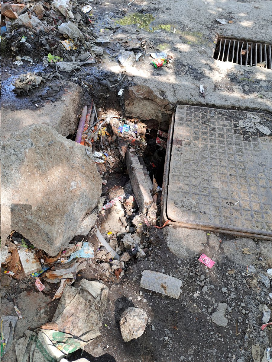 AshitD's tweet photo. Work half done and rest left for the public to attend. @mybmcWardT @mybmc @mybmcSWM @mieknathshinde @Dev_Fadnavis @KiritSomaiya @Medhabjp @mihirkotecha @mulund_info @MulundMumbai @BJP4Maharashtra https://t.co/LswIZyxrc4