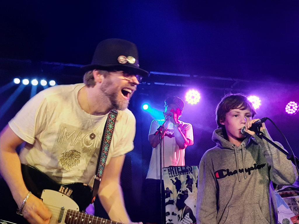 djRedLocks's tweet photo. #theriflescomp
@theriflesband https://t.co/Pkj9xhqv4S