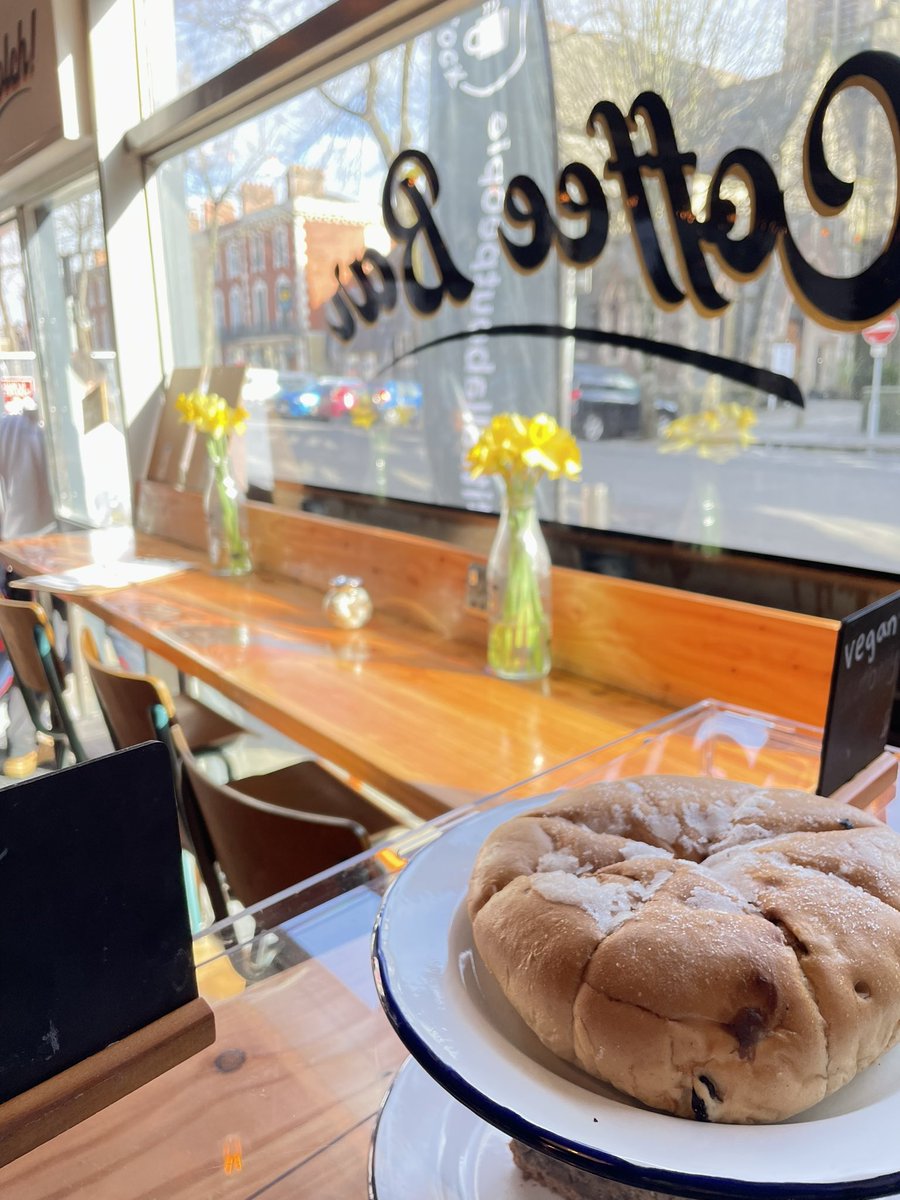 thebikelock's tweet image. More up-cycling on this beautiful sunny morning @thebikelock 😊…early bird coffee til 10am with ‘cool hand Luke’ driving the #BlackEagle with our Sao Lucas @manumitcoffee 😍Looking forward to welcoming @CardiffAjaxCC for their event tonight 👌☕️🚴🔒#itsallaboutpeople