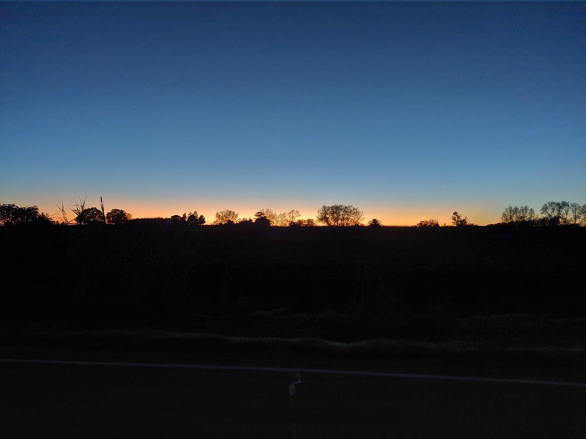 Amanece, feliz viernes para todos.