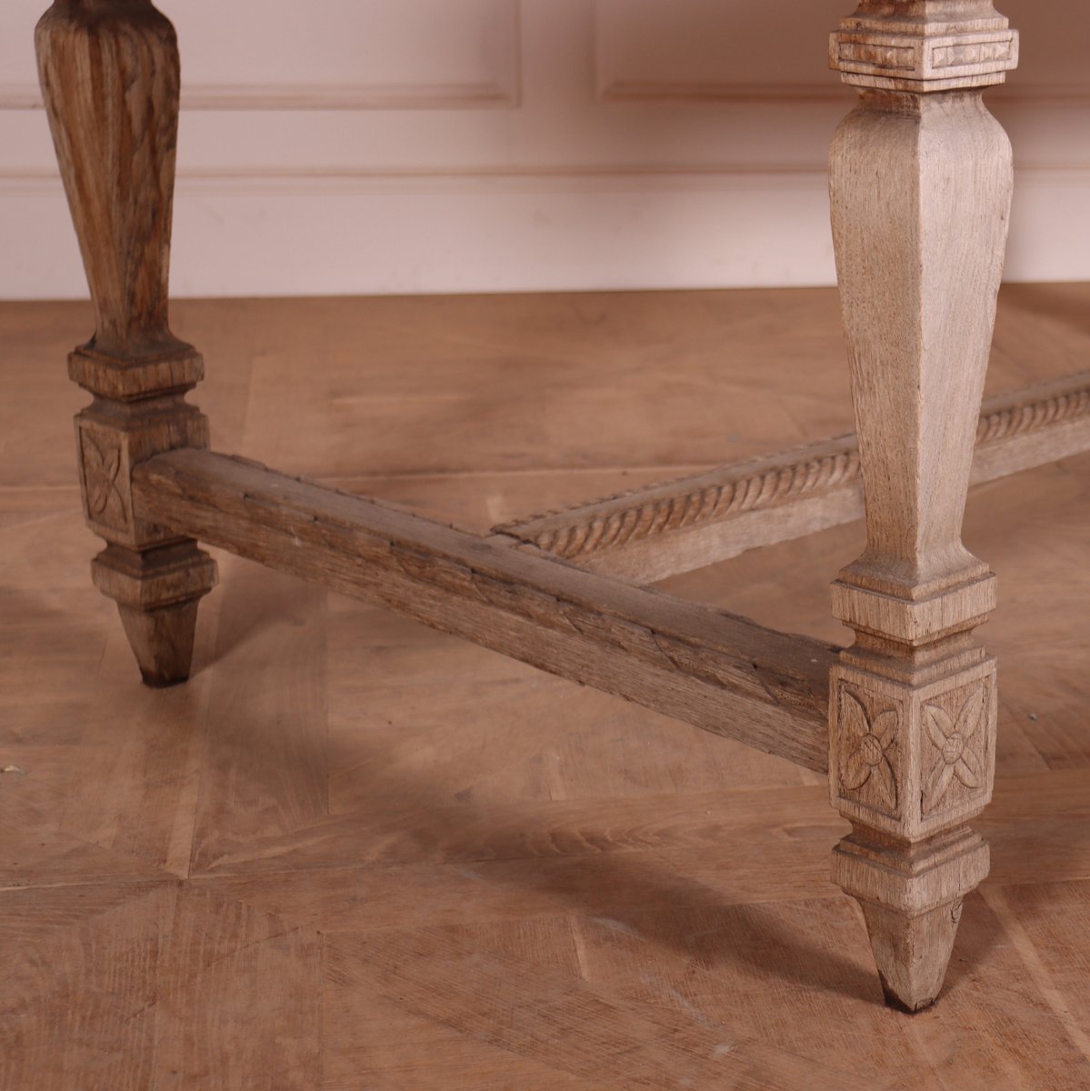 ArcadiaAntiques's tweet photo. Large 19th Century Italian bleached oak centre table / dining table. 1850.
Clearance 23.5".
Price: £2,950
https://t.co/LjCRlhTdE5
#ItalianCentreTable #LargeCentreTable #bleachedoakcentretable https://t.co/63EgVNP40w