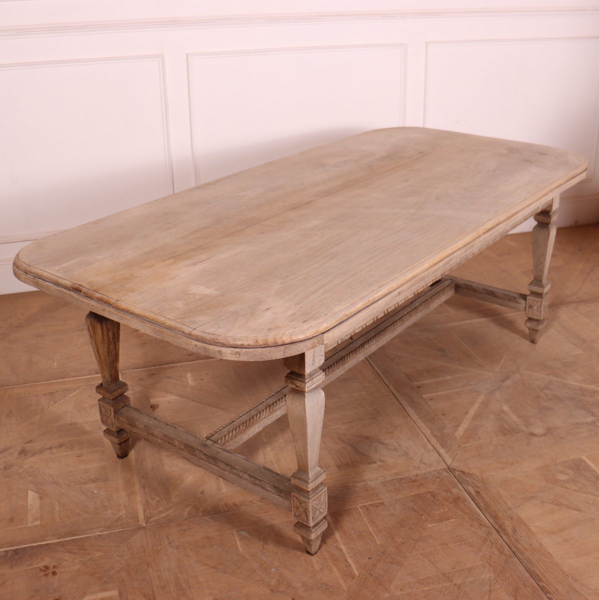 ArcadiaAntiques's tweet photo. Large 19th Century Italian bleached oak centre table / dining table. 1850.
Clearance 23.5".
Price: £2,950
https://t.co/LjCRlhTdE5
#ItalianCentreTable #LargeCentreTable #bleachedoakcentretable https://t.co/63EgVNP40w