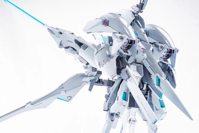 #白色のプラモデルなんでもOK赤寄りより青寄りの白の方が好き 
