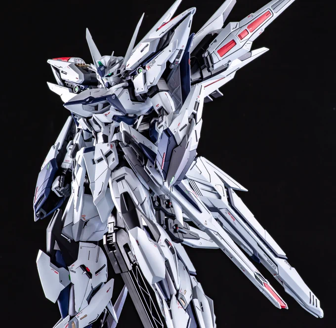 #白色のプラモデルなんでもOK赤寄りより青寄りの白の方が好き 