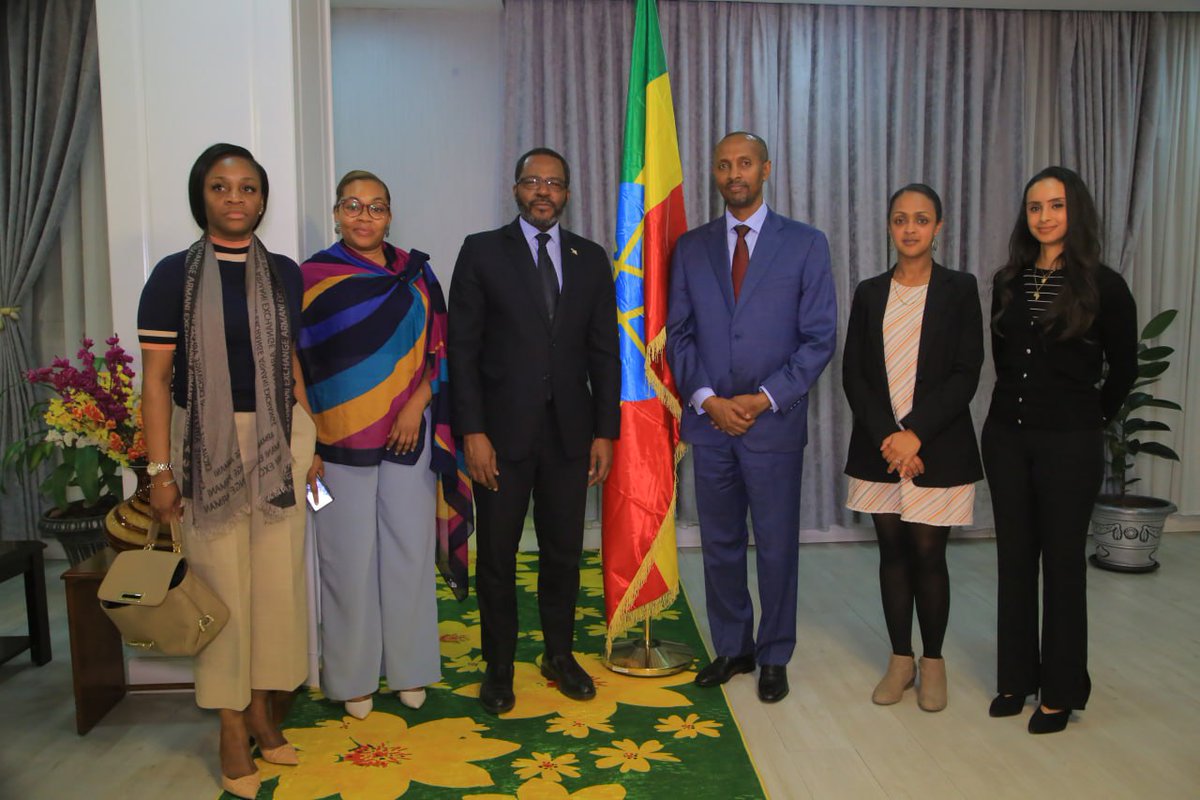 ethio_Industry's tweet photo. የኢንዱስትሪ ሚኒስትር አቶ መላኩ አለበል ከኢኳቶሪያል ጊኒ የፕላንና ኢኮኖሚ ዳይቭርሲፊኬሽን ሚኒስትር ጋብርኤል ኦብያንግ ጋር   በጋራ ለመስራት የሚያስችል ውይይት አካሄዱ፡፡https://t.co/jNPN5wFUp2
#ኢትዮጵያ_ታምርት
@melaku_alebel https://t.co/mYBoWwpFBx