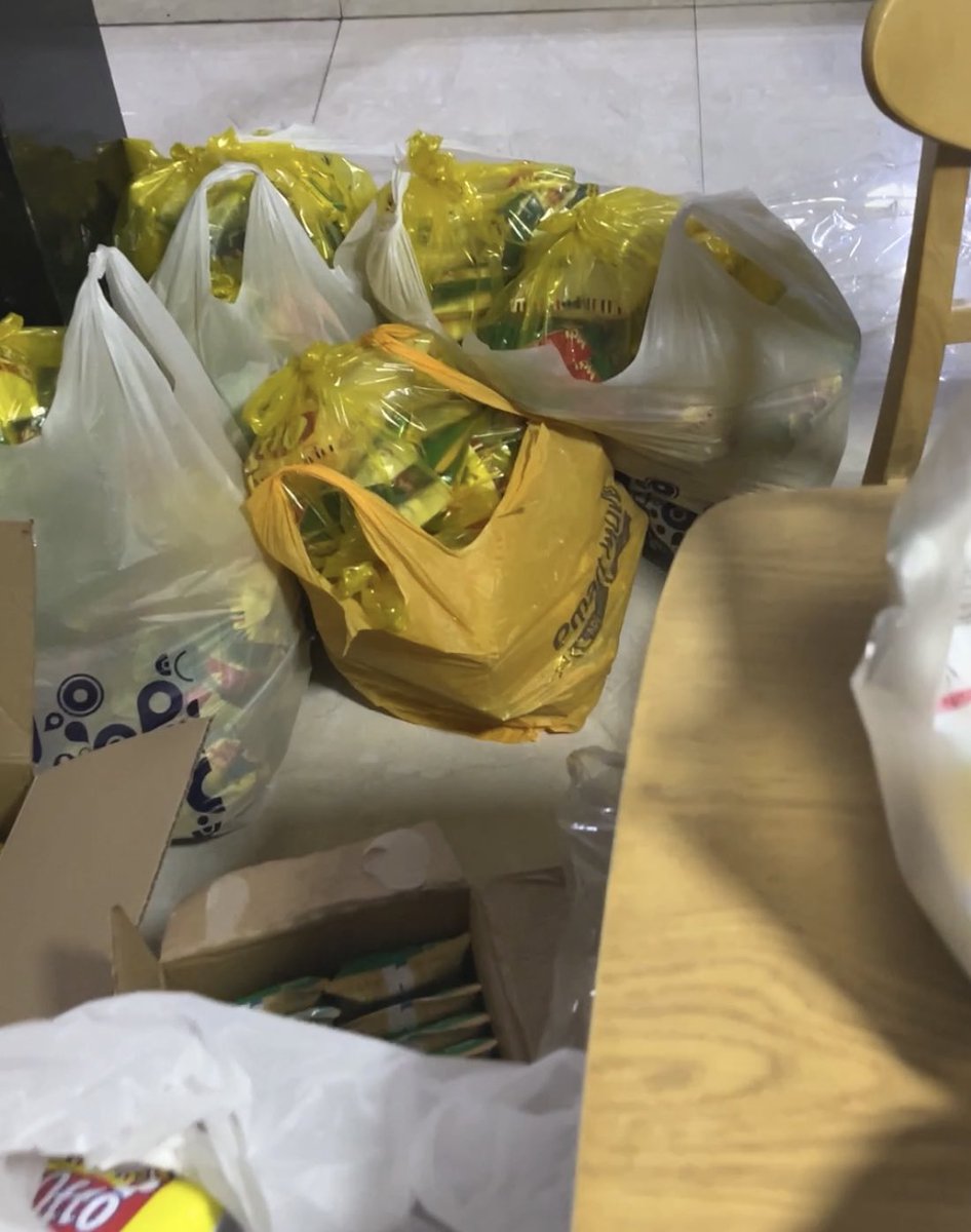 DEARMYLILI_VN's tweet photo. HappyBirthdayLISA from LiliesVN! We have prepared fast food and milk to give to the elderly and homeless people in need.We hope that the merit from this charitable act will be bestowed upon LISA.We also hope that she will be proud of Lilies for doing good work, just as she does❣️ https://t.co/cEtXsAuPeE