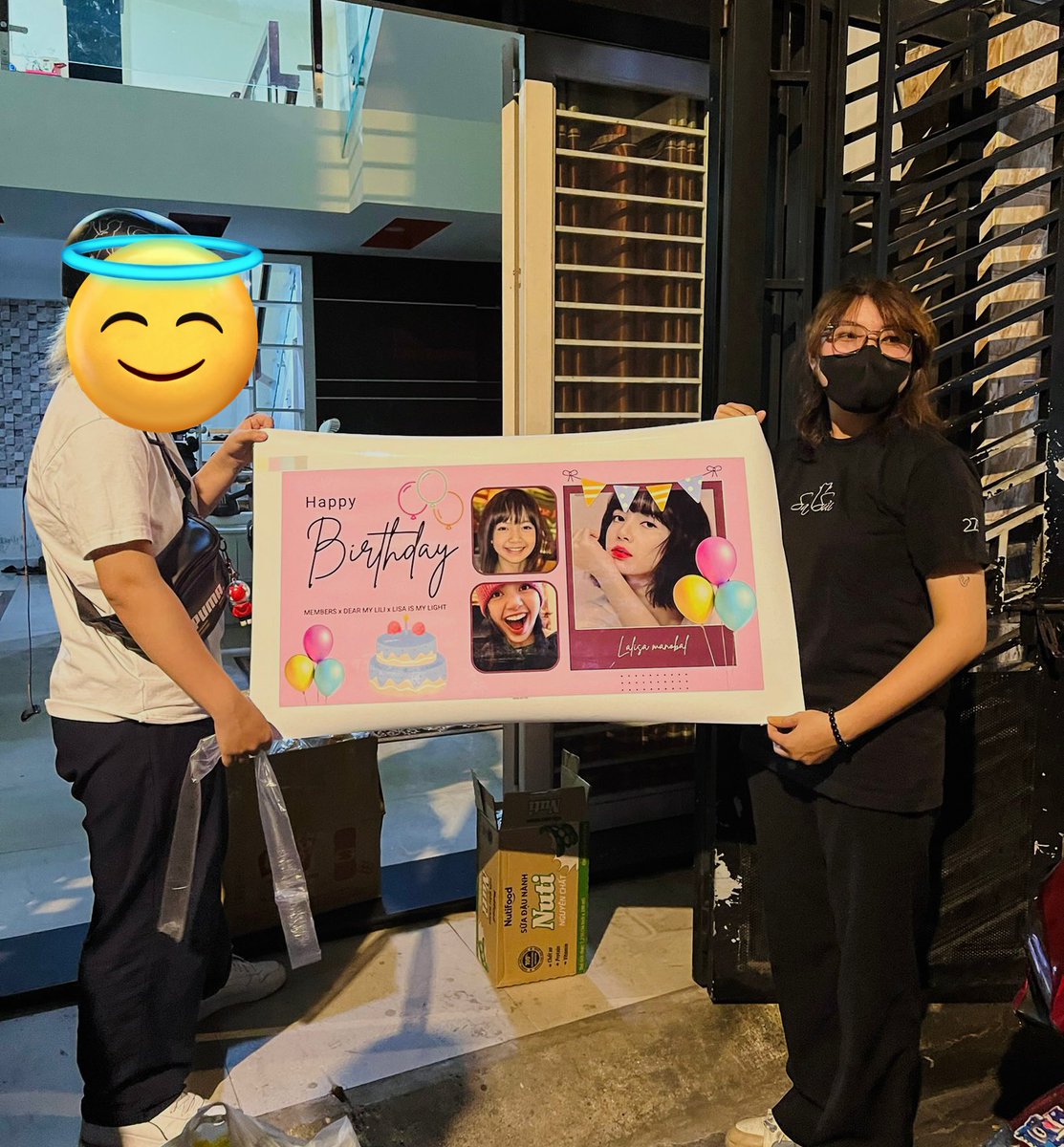 DEARMYLILI_VN's tweet photo. HappyBirthdayLISA from LiliesVN! We have prepared fast food and milk to give to the elderly and homeless people in need.We hope that the merit from this charitable act will be bestowed upon LISA.We also hope that she will be proud of Lilies for doing good work, just as she does❣️ https://t.co/cEtXsAuPeE